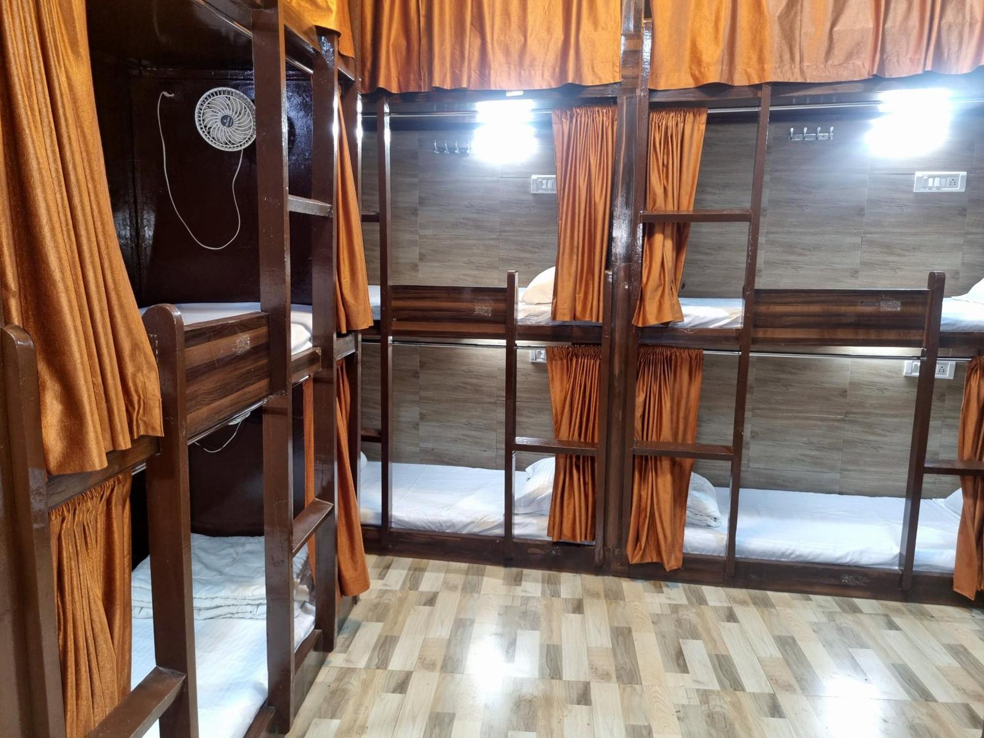 Unibed Dormitory Bombay Esterno foto