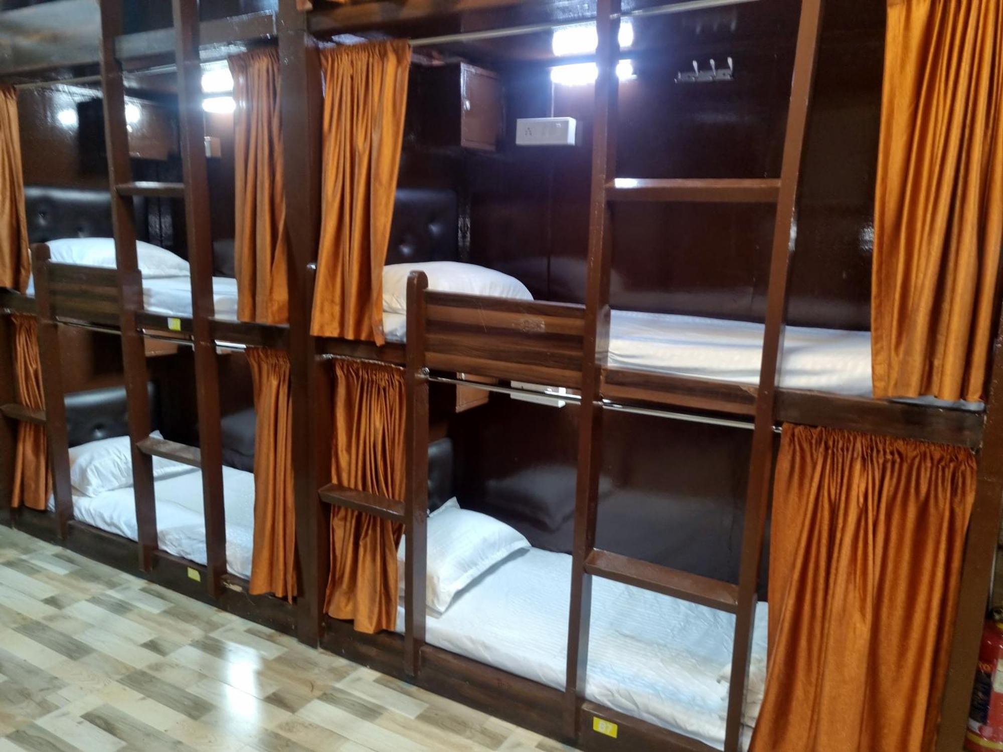 Unibed Dormitory Bombay Esterno foto